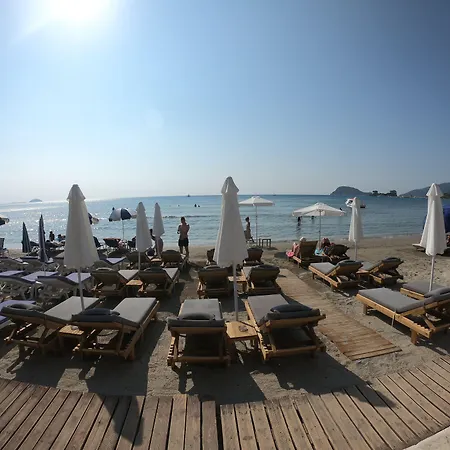 Casa Del Mar Bed & Breakfast 4*