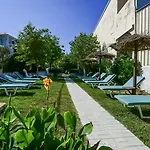 Casa Del Mar Bed & Breakfast 4*